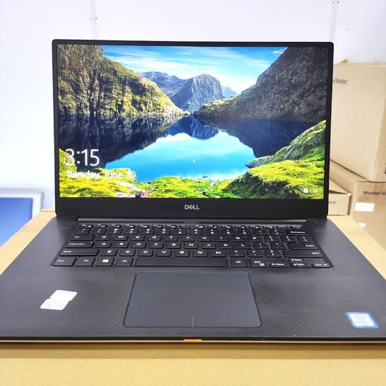 Dell XPS 15 9570 15.6-inch Intel Core i7 8th Gen 16GB RAM 512GB SSD 4GB NVIDIA Graphics Non-Touch Laptop